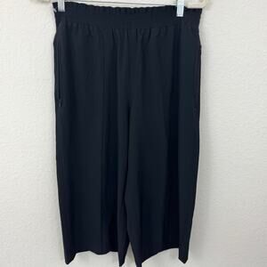 Athleta Womens Savannah Bermuda Short Sz M Wide Leg Lightweight Athleisure Black